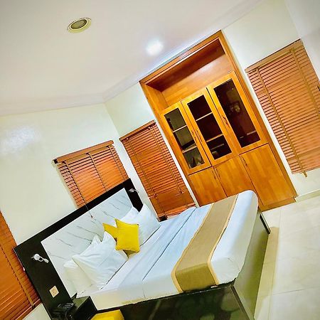 Posh Hotel And Suites Ikeja Bagian luar foto