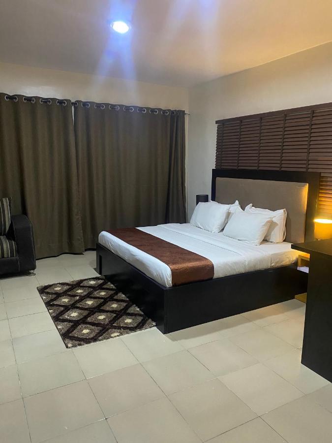 Posh Hotel And Suites Ikeja Bagian luar foto