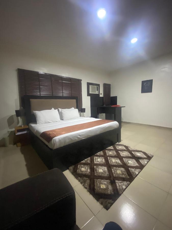 Posh Hotel And Suites Ikeja Bagian luar foto