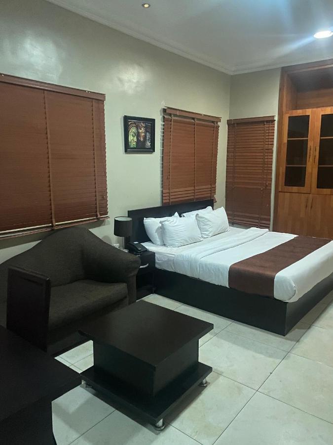 Posh Hotel And Suites Ikeja Bagian luar foto