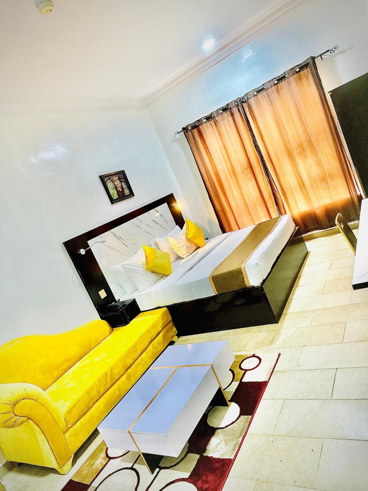 Posh Hotel And Suites Ikeja Bagian luar foto