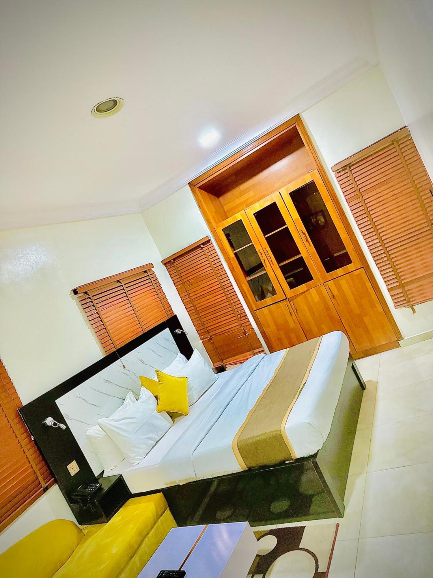 Posh Hotel And Suites Ikeja Bagian luar foto