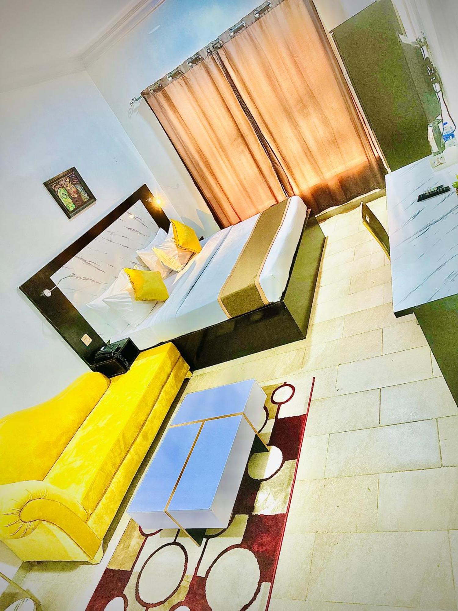 Posh Hotel And Suites Ikeja Bagian luar foto