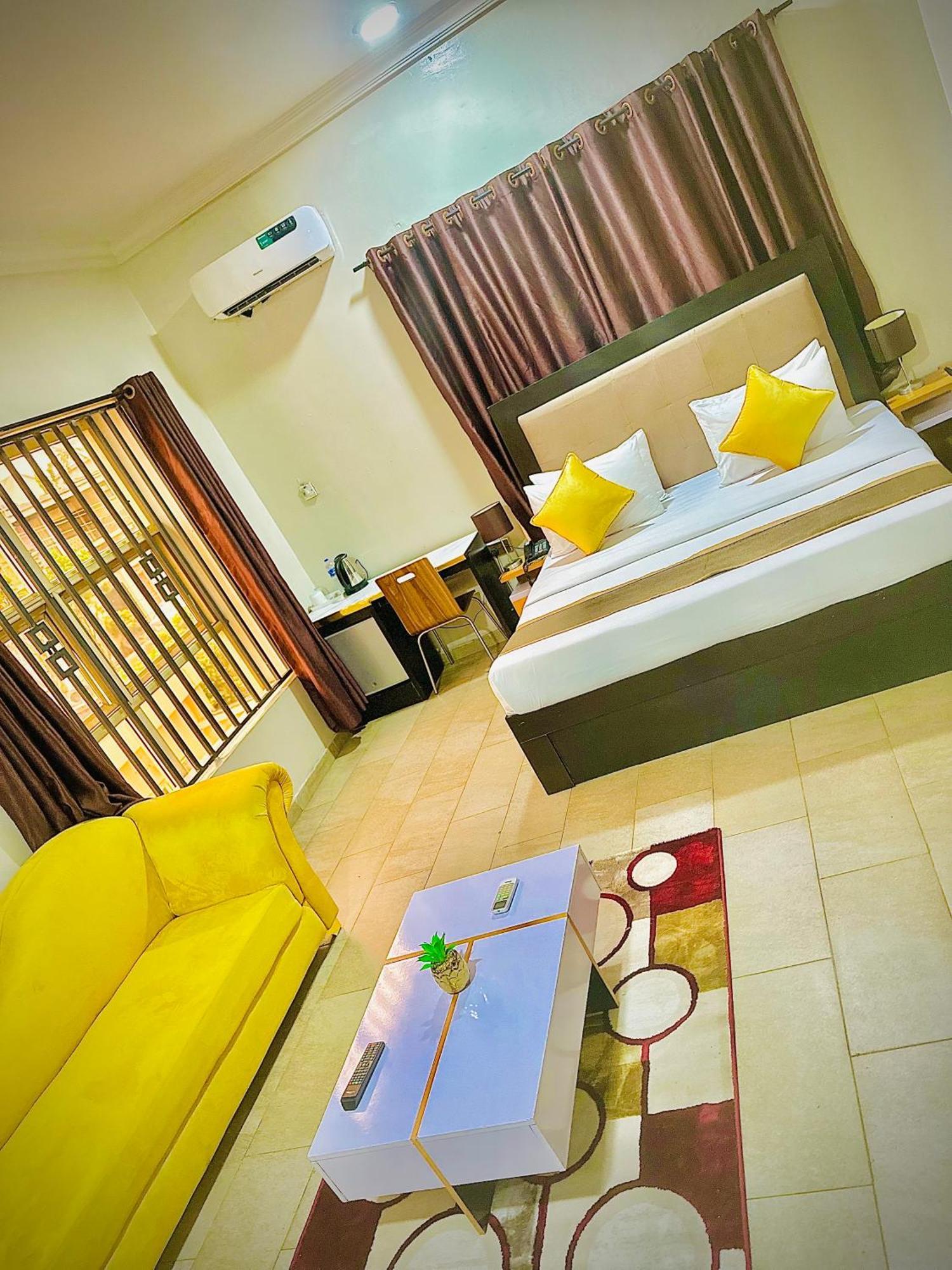 Posh Hotel And Suites Ikeja Bagian luar foto