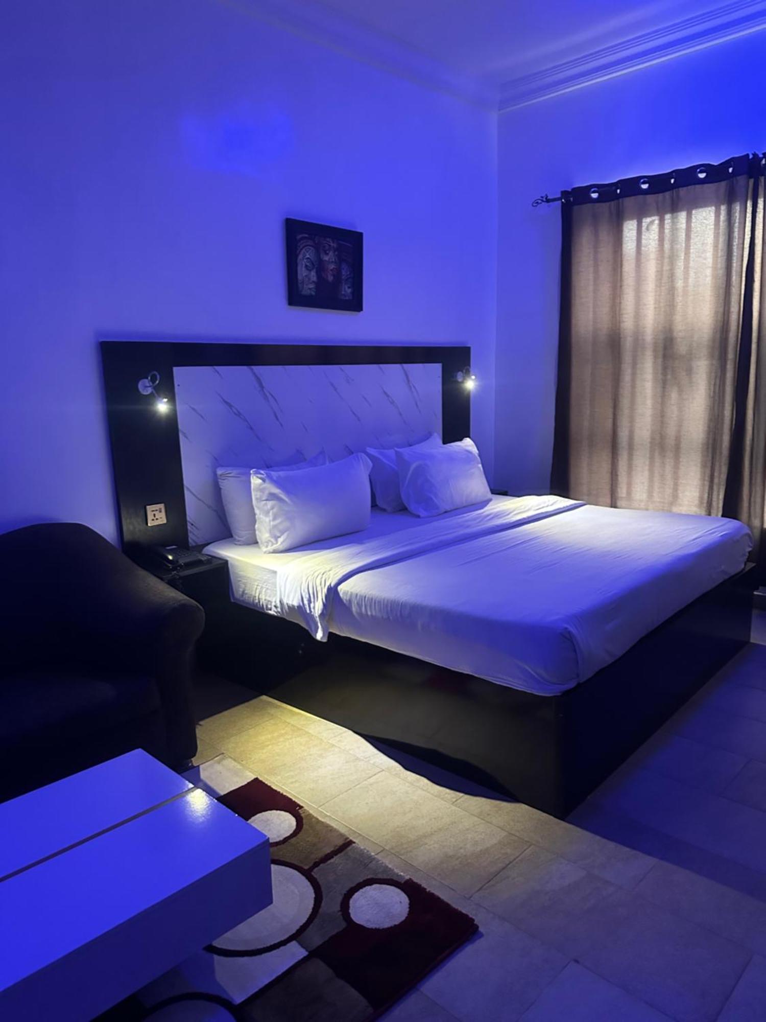 Posh Hotel And Suites Ikeja Bagian luar foto