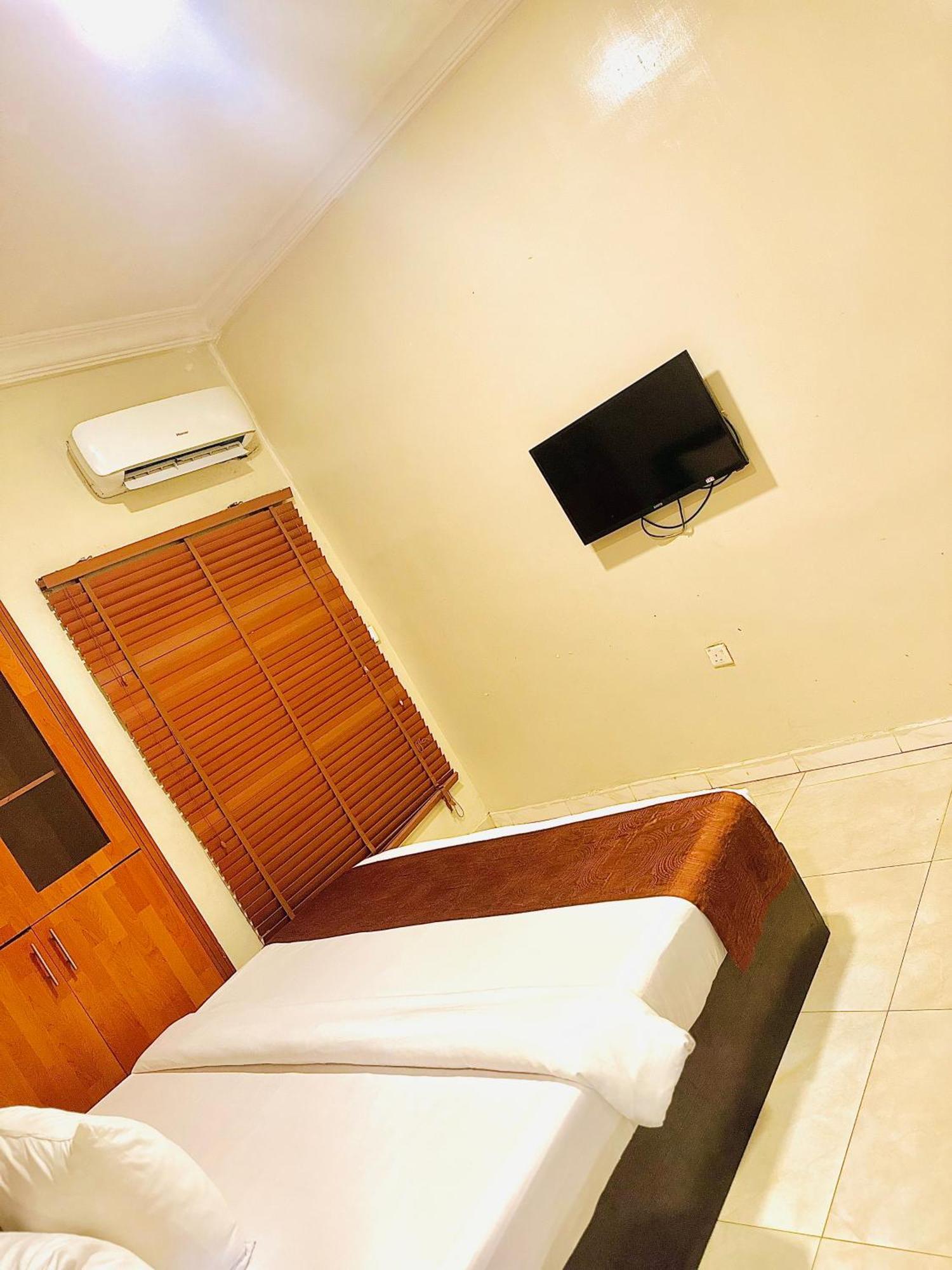 Posh Hotel And Suites Ikeja Bagian luar foto