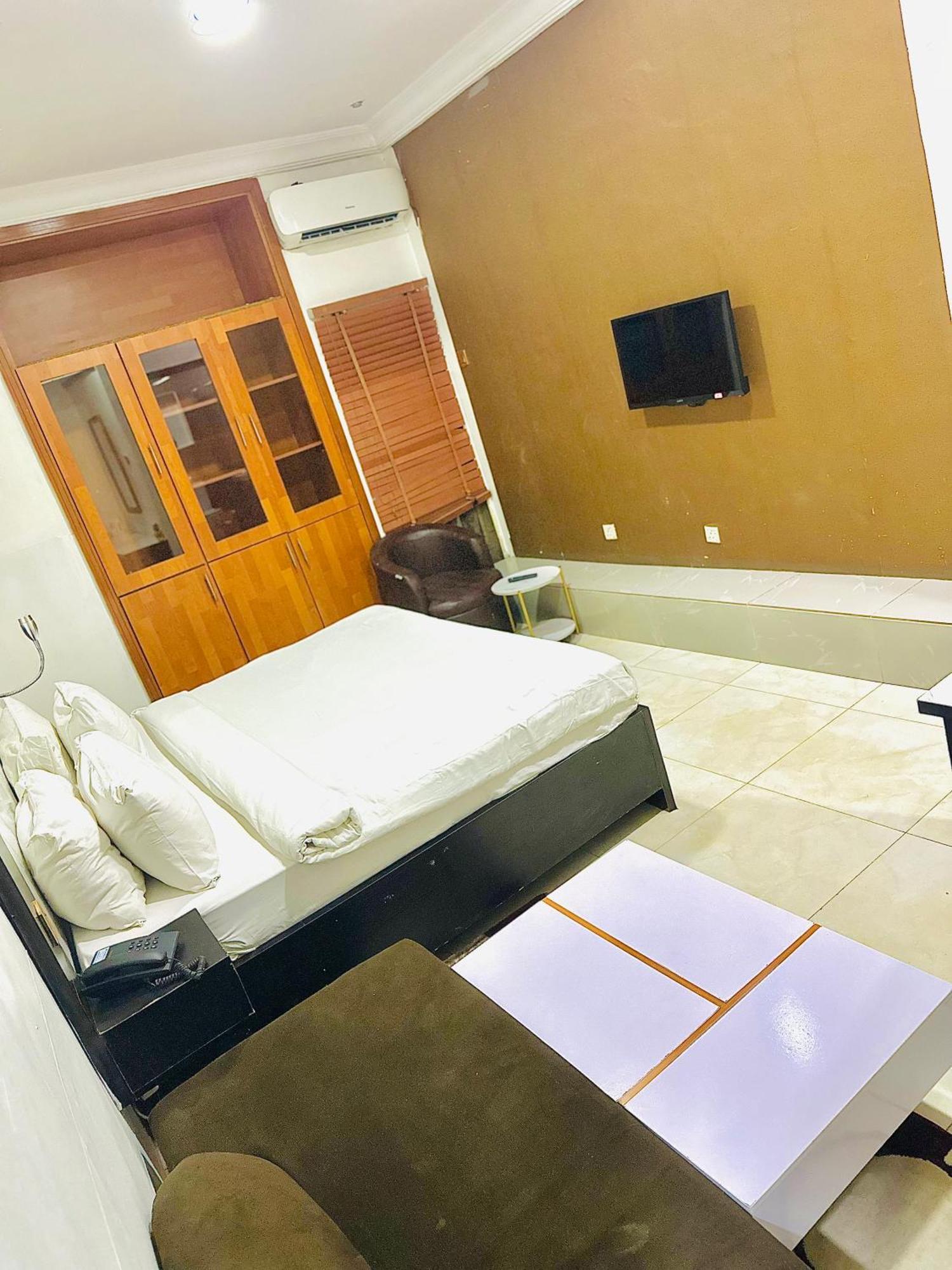 Posh Hotel And Suites Ikeja Bagian luar foto