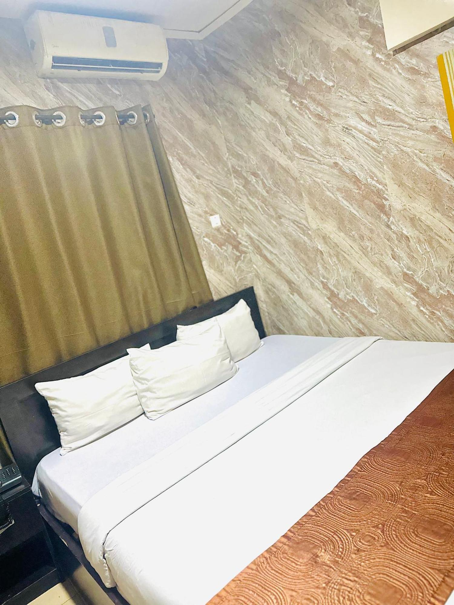 Posh Hotel And Suites Ikeja Bagian luar foto