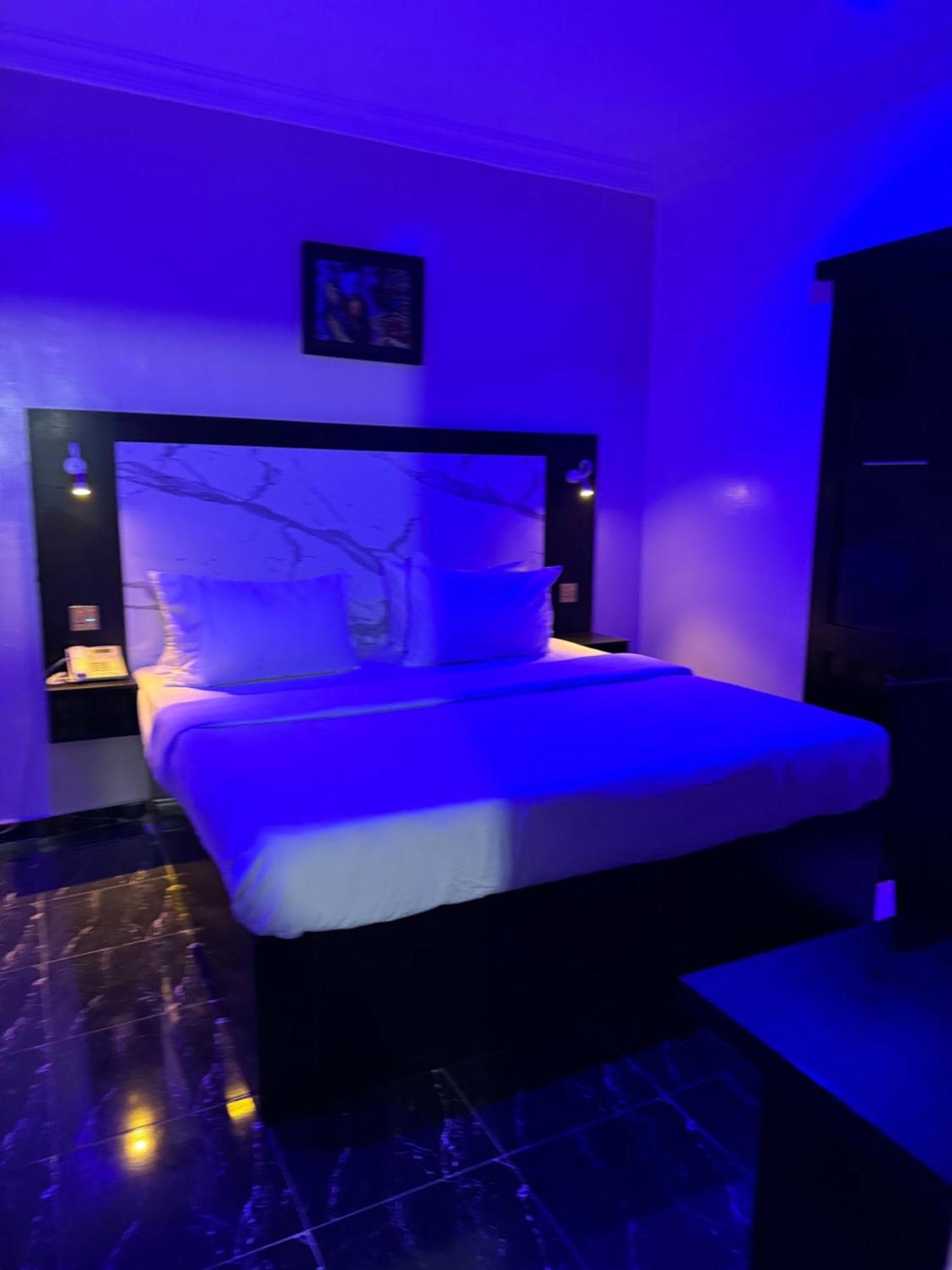 Posh Hotel And Suites Ikeja Bagian luar foto