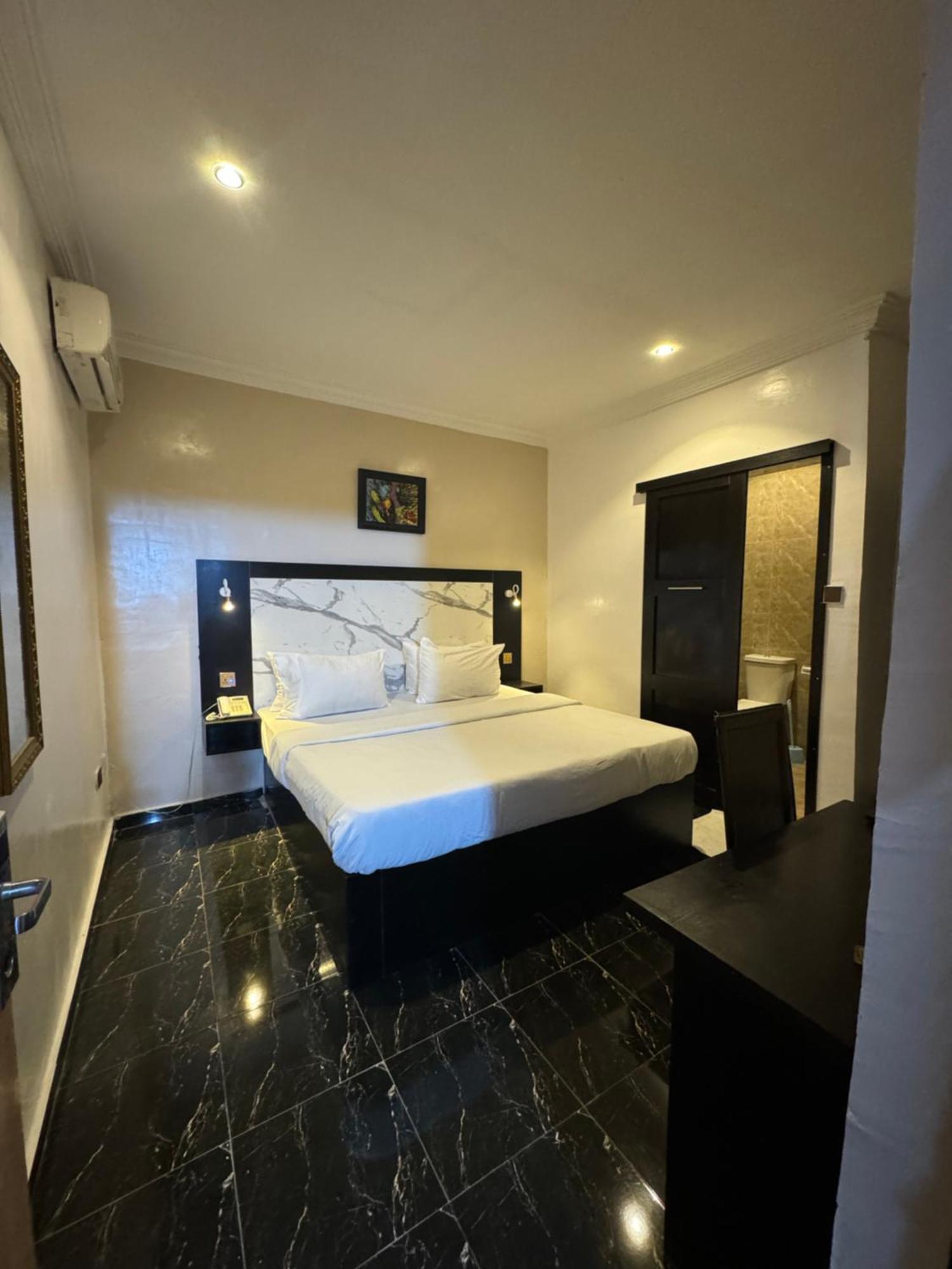 Posh Hotel And Suites Ikeja Bagian luar foto