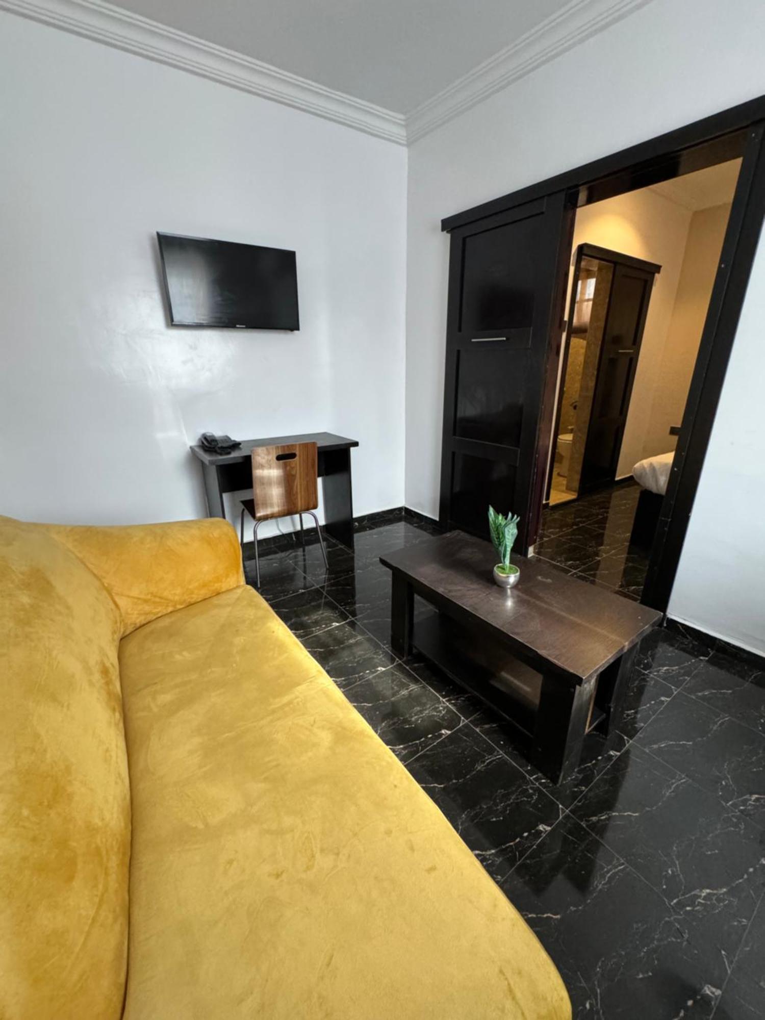 Posh Hotel And Suites Ikeja Bagian luar foto