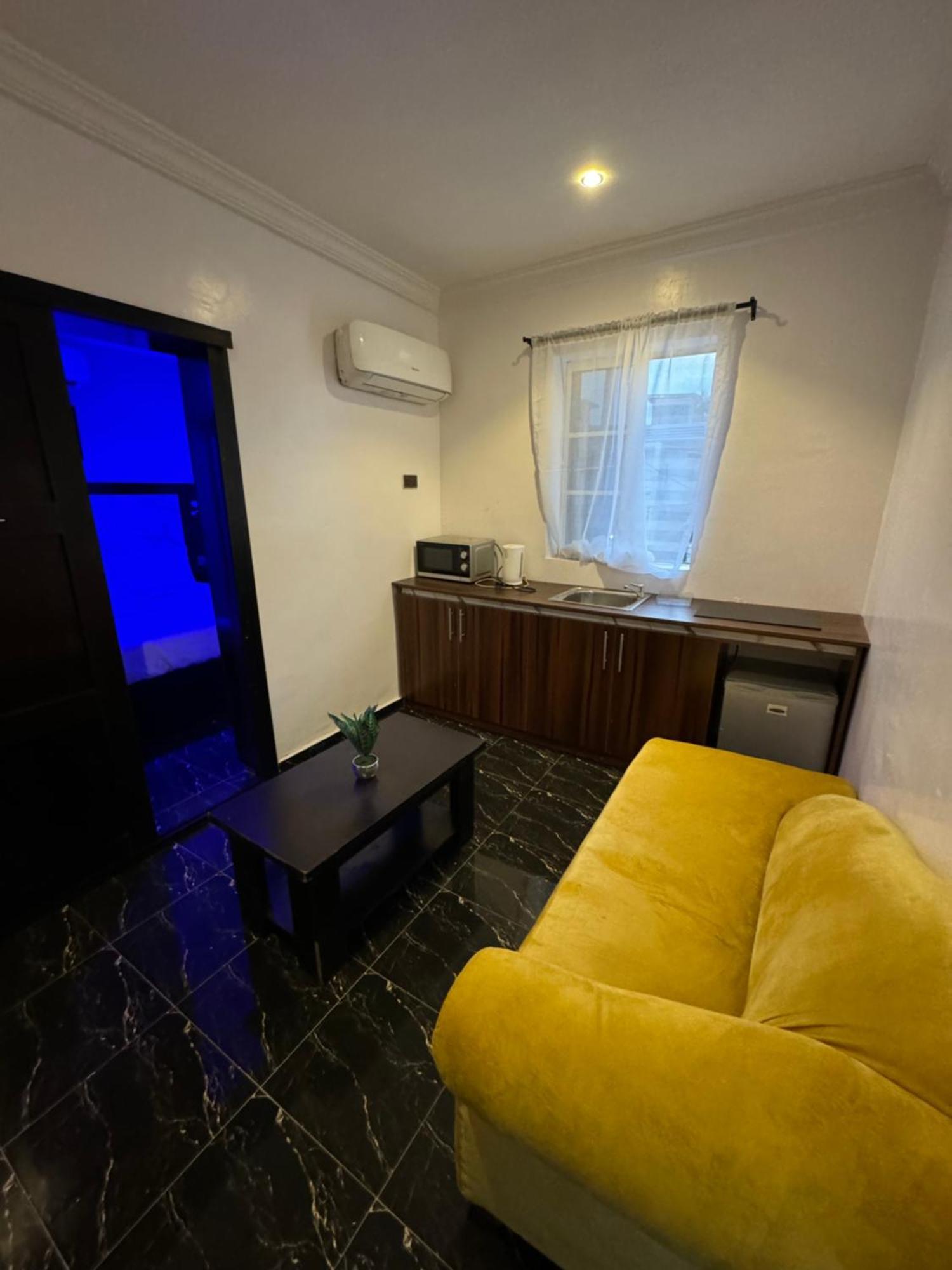 Posh Hotel And Suites Ikeja Bagian luar foto