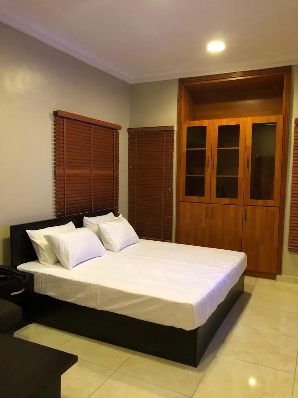 Posh Hotel And Suites Ikeja Bagian luar foto