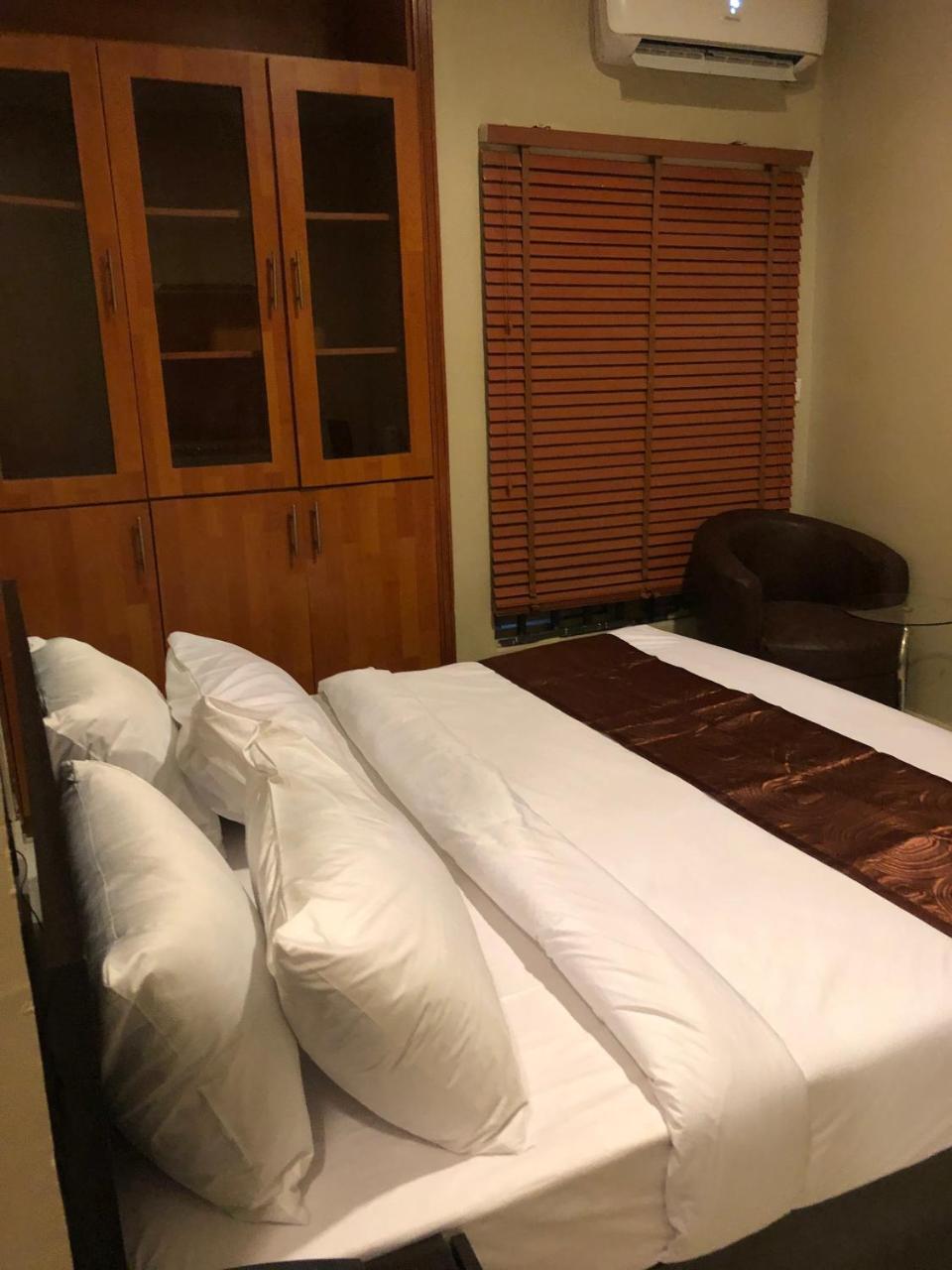 Posh Hotel And Suites Ikeja Bagian luar foto